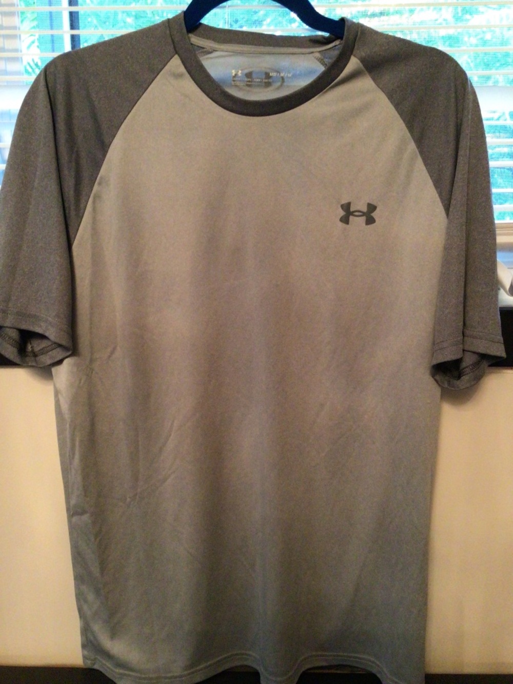 Men’s athletic medium grey under amour short sleeve jersey in new like condition